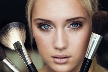 Полезные советы, чтобы уберечь глаза от негативного влияния макияжа.
